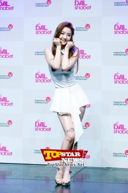 Dalshabet’s Woohee, ‘A cute pose’…Showcase for Dalshabet’s ‘Be Ambitious’ [KPOP PHOTO]