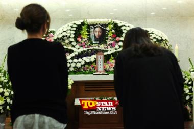 故 Ham Hyo Ju, ‘Guests giving their condolences in sadness’ …故 Ham Hyo Ju’s funeral [KSTAR PHOTO]
