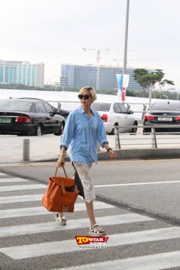 김나영(Kim Na Yong), 파격 시스루 공항 패션 ‘눈길’