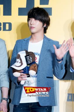 [HD포토] 씨엔블루(CNBLUE) 정용화, ‘링링인형과 함께~’ …영화 ‘미스터 고’ VIP시사회 현장 [KMOVIE PHOTO]