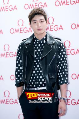 2AM’s Jin Woon, ‘Shaking hearts with his gaze’ … ‘OMEGA Co-Axial Exhibition’ [KSTAR PHOTO]