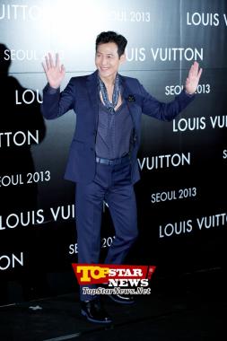 Lee Jung Jae, "Una alegre llegada" …Evento de inauguración de "Louis Vuitton Global Store" [KSTAR PHOTO]