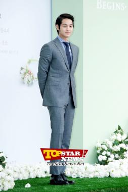 [HD] Kim Bum, ‘Neat in a suit’ …Photo wall for Lee Byung Hun and Lee Min Jung’s wedding [KSTAR PHOTO]