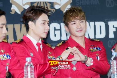 [HD] Shinhwa’s Andy-Min Woo, ‘A heart pose’… Press conference for ‘2013 SHINHWA GRAND FINALE THE CLASSIC in SEOUL’ [KSTAR PHOTO]