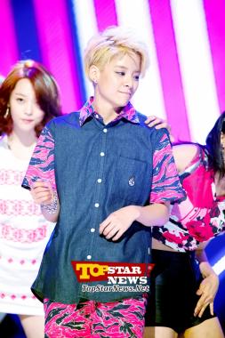 f(x)’s Amber, ‘Always looking cheerful’… MBC MUSIC ‘Show Champion’ [KPOP PHOTO]