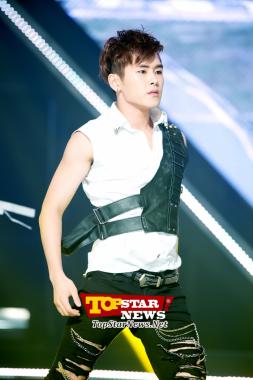 Infinite’s Hoya, ‘While showing off his muscular figure’… MBC MUSIC ‘Show Champion’ [KPOP PHOTO]