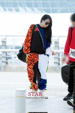 [단독] 2NE1(투애니원) 씨엘, ‘야! 담배좀 꺼!’…  ‘프로모션차 출국’ 현장 [KSTAR PHOTO]