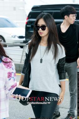 [HD] Girls’ Generation’s Yuri, ‘Flawless beauty’ … Departure for ‘2013 GIRLS GENERATION WORLD TOUR – GIRLS & PEACE in JAKARTA’ [KSTAR PHOTO]