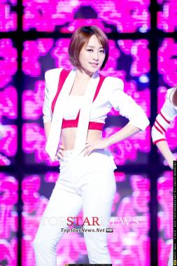 [HD] KARA’s Nicole, ‘Sexy smile’… MBC MUSIC ‘Show Champion’ [KPOP PHOTO]