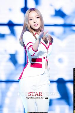 [HD] KARA’s Goo Hara, ‘Reaching out’… MBC MUSIC ‘Show Champion’ [KPOP PHOTO]