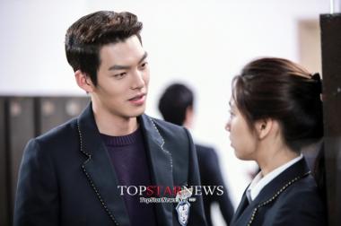 ‘상속자들’ 김우빈(Kim Woo Bin)-박신혜(Park Shin Hye), ‘5mm 초근접 백허그’ 시선 집중 “내 마음 받을거야?”