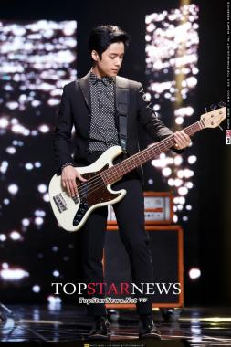 [HD포토] 에프티아일랜드(FTISLAND) 이재진, ‘분위기있는 기타연주’ (엠카운트다운)