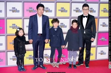 [HD포토] 성동일-김성주 가족, ‘즐거운 시상식 나들이’ (MBC연예대상)