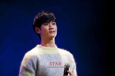 [UHD] 김수현, 달콤한 목소리로 여심 공략…광고-다큐-오디오북 요청 봇물