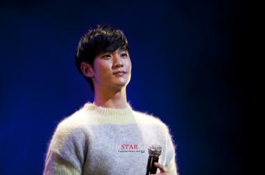 김수현, 中 인기 TV프로 &apos;최강대뇌-더 브레인&apos; 출연 &apos;배우 전용기 제공&apos;