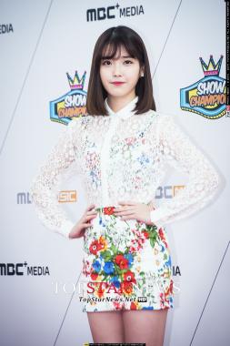 [HDPHOTO] IU摆出可爱造型《Show Champion》100期特辑