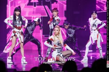 [UHD포토] 투애니원(2NE1), ‘특수촬영물에 나올 것 같은 포즈’ (엠카운트다운)