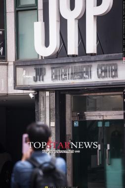 [HD포토] &apos;JYP&apos;를 사랑하는 팬들 (한류스타거리 탐방)
