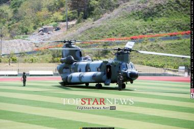 [HD포토] 실내체육관에 등장한 헬기 (세월호참사)
