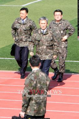 [HD포토] 실내체육관에 도착한 김관진 국방부 장관 (세월호참사)