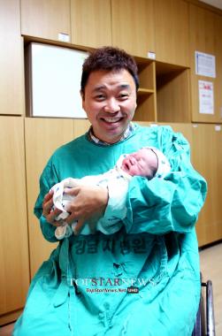 [UHD] 강원래-김송 부부, 첫 아이 ‘득남’…산모와 아이 모두 건강