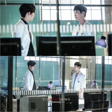 ‘닥터 이방인’ 이종석-박해진, ‘갈등 폭발’ 환자 상태 두고 다른 의견 ‘팽팽’