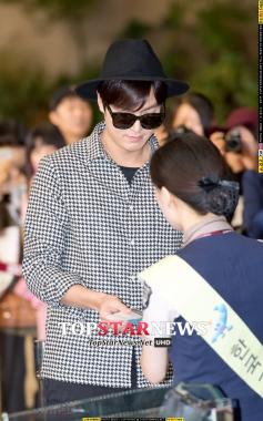 [HD포토] 이민호, ‘티켓 확인해주세용~’ (공항패션)