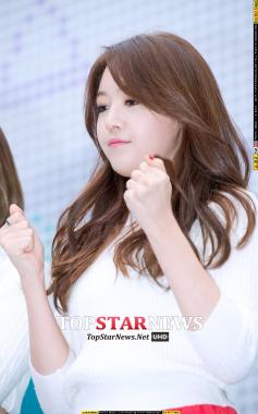 [HD포토] 걸스데이(Girl&apos;s Day) 민아, ‘비가 와도 팬사인회를 하겠다는 굳은 의지!’ (GS&콘서트2014)