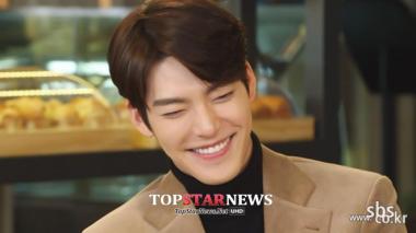 ‘한밤의 TV’ 김우빈, 전문 탈이 실력 알고보니…어릴 때 ‘검증’ 받아