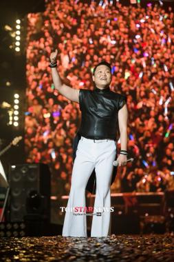 싸이(PSY), 故 신해철 추모하며 ‘친구여’ 열창… 관객들 ‘울컥’