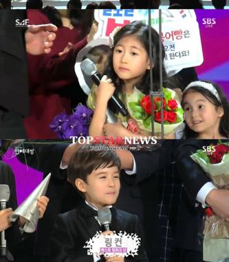 SBS ‘연예대상’ 링컨, “아름다운 밤이에요” 베스트팀워크 수상…‘엄마미소’