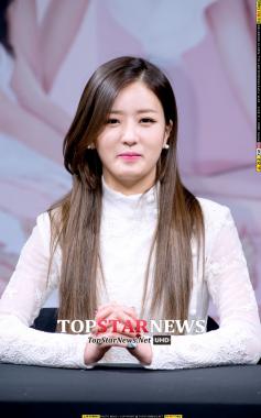 [HD포토] 에이핑크(Apink) 윤보미, ‘기자회견을 시작하겠습니다’ (콘서트)