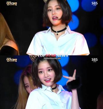 SBS ‘연기대상’ 이유비, 이종석도 웃음 짓게 만드는 AOA ‘사뿐사뿐’ 무대 재현