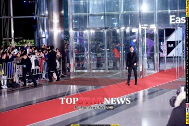 [UHD포토] 김수현, ‘우와~’ 도민준도 놀라게 한 열광적인 팬들 (SBS연기대상)