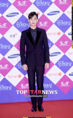 [HD포토] 김수현, ‘도민준씨 사진 한번 찍으시죠~’ (SBS연기대상)