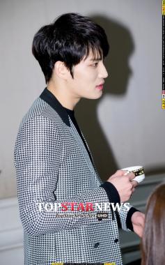 [HD포토] 제이와이제이(JYJ) 김재중, ‘따뜻한 커피 한잔의 여유’ (스파이)