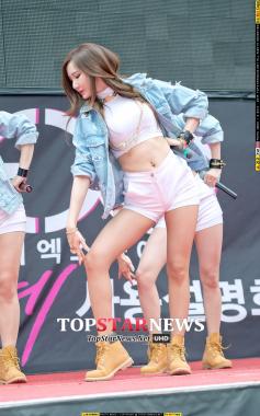 [HD포토] 이엑스아이디(EXID) LE, ‘명동 한복판에서 선보인 탄탄한 각선미’ (AHYEAH사용설명회)