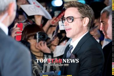 [UHD포토] 로버트 다우니 주니어(Robert Downey Jr.), ‘수많은 팬들을 보고 감탄한 아이언맨’ (어벤져스2)