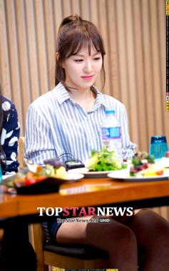[HD포토] 레드벨벳(Red Velvet) 웬디, 음식에 눈이가요~…‘밥 두공기 먹어’ (한위싱동타이)