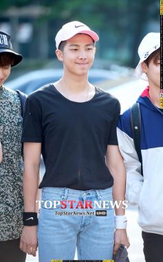 [HD포토] 방탄소년단(BTS) 랩몬스터, ‘잘 다녀오겠습니다~!’…‘군대 가는 거 아니죠?’ (뮤직뱅크 출근길)