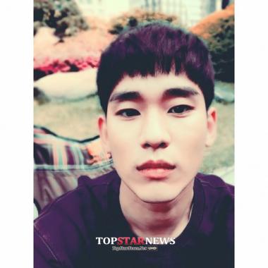 김수현, 훈훈한 ‘무표정’ 셀카 사진 공개…“이제 절반”