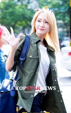 [HD포토] 소녀시대(SNSD) 윤아, 여신님의 손인사…‘러블리함의 끝판왕’ (뮤직뱅크 출근길)