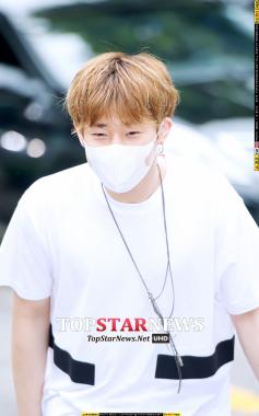 [HD포토] 인피니트(INFINITE) 김성규, ‘인사 메인 김성규’ (뮤직뱅크 출근길)