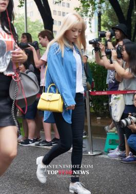 [itItem] TAE-YEON OF GIRLS’ GENERATION MAKES PUBLIC APPEARANCE BEFORE