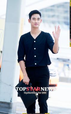 [HD포토] 김수현, 백승찬 피디 중국으로 출장가요…‘잘 다녀올게요’ (공항 패션)