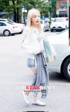 [HD포토] 소녀시대(SNSD) 태연, 금발의 바비인형…‘상큼’ (뮤직뱅크 출근길)