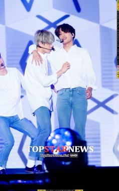 [HD포토] 엑소(EXO) 백현-카이, 이 무대는 지금 난리야…‘단추 하나정도는 풀어줘’ (K-POP 슈퍼콘서트)