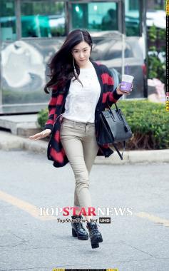 [HD포토] 소녀시대(SNSD) 티파니, ‘그녀가 고개를 들었다’…‘여신님!’ (뮤직뱅크 출근길)