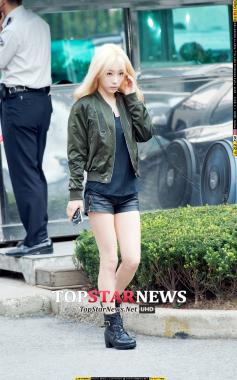 [HD포토] 소녀시대(SNSD) 태연, ‘어떤 색도 태연을 만나면 성공’…‘금발의 탱구’ (뮤직뱅크 출근길)