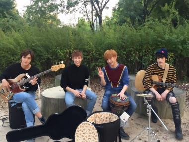 엔플라잉(N.Flying), 가을 숲서 ‘어쿠스틱 밴드’로 변신 인증샷 공개… ‘훈훈’